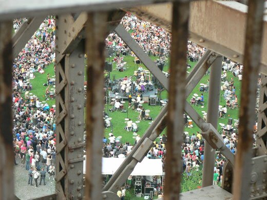 Photo of drum spiral taken from Brooklyn Bridge by Flickr user iandavid