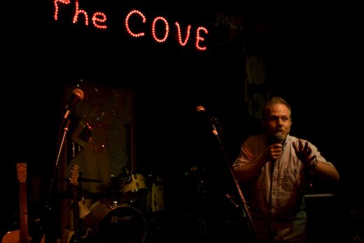 Chris Sauter sings They Might Be Giants to the crowd