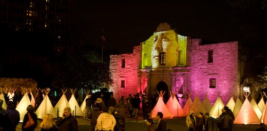 Vaago Weiland & Laura Varela on the Alamo, Luminaria 2009 Vaago Weiland & Laura Varela on the Alamo, Luminaria 2009
